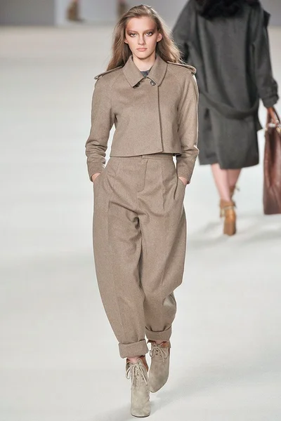 Look 12